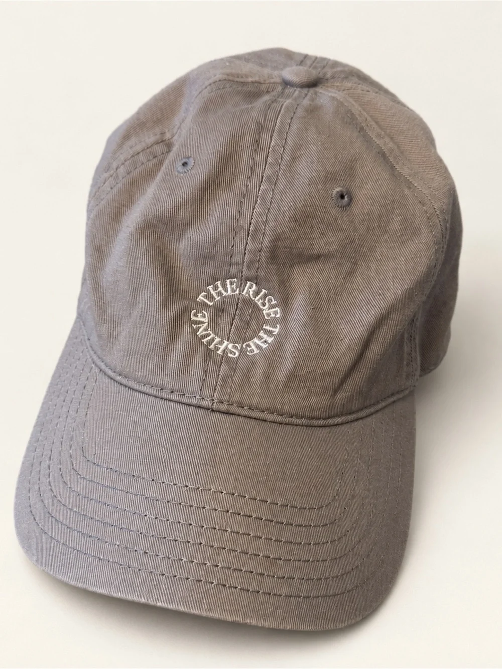 Vuori Gray Baseball Hat: the rise, the shine